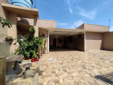 Prédio Inteiro com 2 Quartos à venda, 110m² no Jardim Alvorada, Maringá