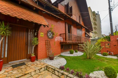 Sobrado com 4 Quartos à venda, 193m² no Ahú, Curitiba