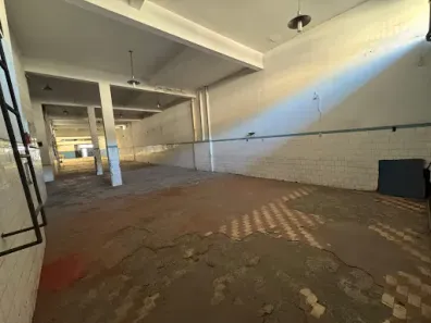 Galpão / Depósito / Armazém para alugar, 325m² no São Lourenço, Niterói