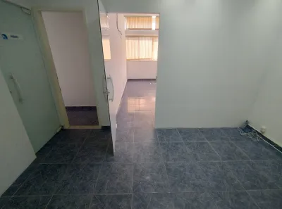 Conjunto Comercial / Sala para alugar, 130m² no Jardim Vinte e Cinco de Agosto, Duque de Caxias
