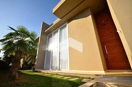 Casa com 4 Quartos para alugar, 590m² no Butiatuvinha, Curitiba