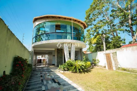 Sobrado com 4 Quartos para venda ou aluguel, 214m² no Centro, Rio das Ostras