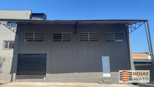 Galpão / Depósito / Armazém para venda ou aluguel, 700m² no Vila Santa Maria, Itapecerica da Serra