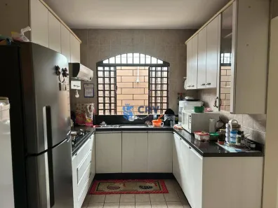 Casa com 3 Quartos à venda, 173m² no Leonor, Londrina