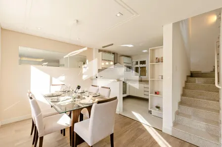 Casa de Condomínio com 3 Quartos para alugar, 94m² no Barreirinha, Curitiba