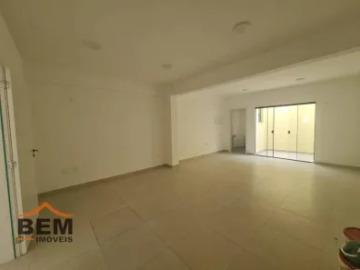 Conjunto Comercial / Sala para alugar, 39m² no Monte Alegre, Camboriú