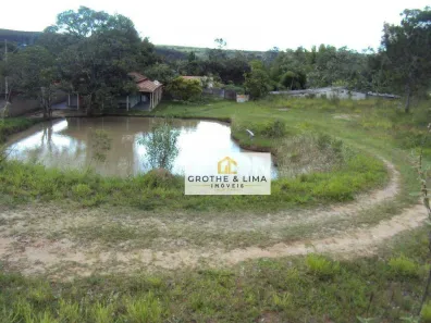 Fazenda / Sítio / Chácara com 3 Quartos à venda, 180m² no Vila Velha, Caçapava