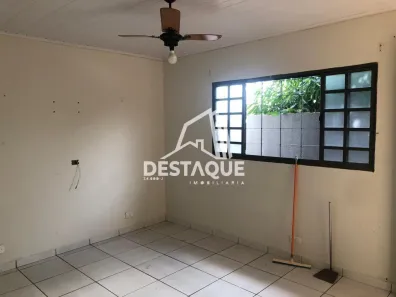 Casa com 2 Quartos para alugar, 250m² no , Regente Feijó