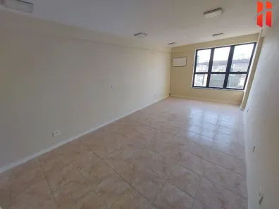 Conjunto Comercial / Sala para alugar, 28m² no Jardim Vinte e Cinco de Agosto, Duque de Caxias