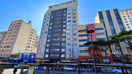 Apartamento com 3 Quartos para alugar, 84m² no Centro, Curitiba