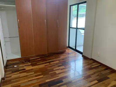 Apartamento com 3 Quartos para alugar, 110m² no Castelanea, Petrópolis