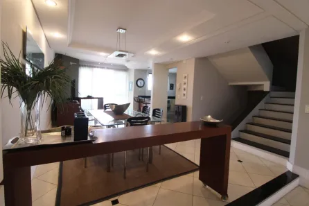 Sobrado com 4 Quartos à venda, 292m² no São Lourenço, Curitiba