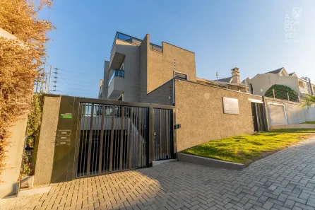 Sobrado com 3 Quartos à venda, 218m² no São Lourenço, Curitiba