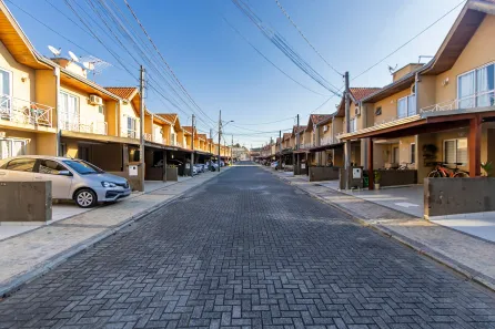 Casa de Condomínio com 3 Quartos à venda, 130m² no Uberaba, Curitiba