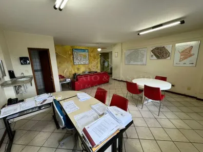 Loja / Salão / Ponto Comercial à venda, 75m² no Jardim Tropical, Resende