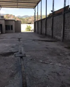 Galpão / Depósito / Armazém com 1 Quarto para venda ou aluguel, 300m² no Juscelino, Mesquita