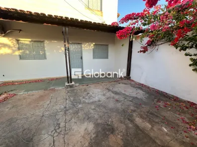 Casa com 3 Quartos para alugar, 105m² no Funcionários, Montes Claros
