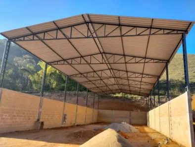 Galpão / Depósito / Armazém à venda, 360m² no Novo Mundo, Bom Jardim