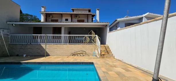 Casa com 3 Quartos para venda ou aluguel, 362m² no Vila Santista, Atibaia