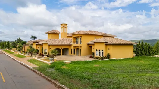 Casa de Condomínio com 4 Quartos à venda, 1100m² no Setor Central, Hidrolândia