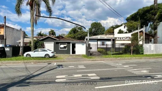 Casa Comercial para alugar, 299m² no Campina do Siqueira, Curitiba