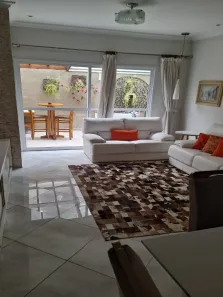 Casa de Condomínio com 3 Quartos para alugar, 150m² no Granja Viana, Cotia