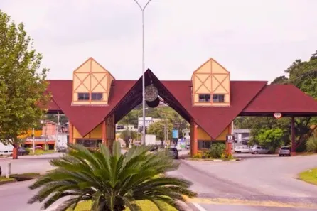Fazenda / Sítio / Chácara com 4 Quartos à venda, 1000m² no Saboó, São Roque