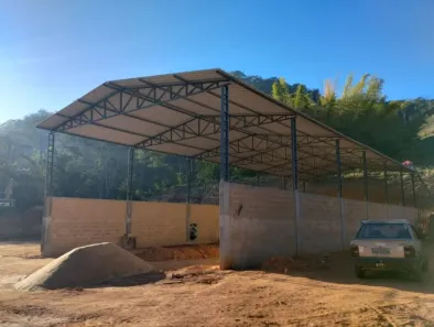 Galpão / Depósito / Armazém à venda, 360m² no Novo Mundo, Bom Jardim