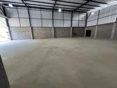 Galpão / Depósito / Armazém para alugar, 346m² no Meudon, Teresópolis