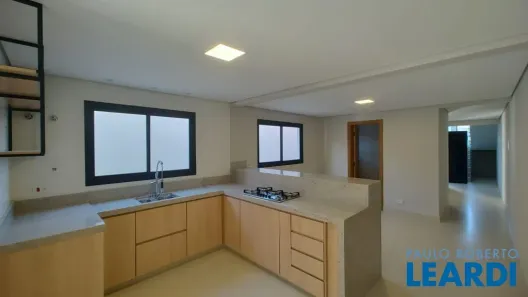Sobrado com 3 Quartos à venda, 135m² no Jardins de Florença, Poços de Caldas