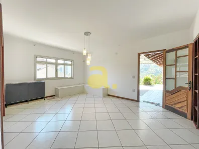 Casa com 3 Quartos para alugar, 200m² no Água Verde, Blumenau