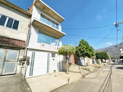 Casa com 4 Quartos à venda, 180m² no Ouro Verde, Nova Iguaçu