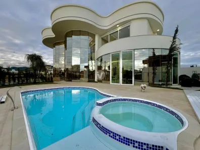Casa de Condomínio com 3 Quartos à venda, 389m² no Camobi, Santa Maria