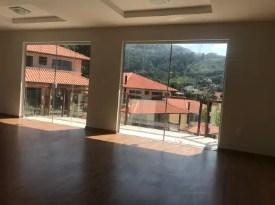 Casa de Condomínio com 3 Quartos para alugar, 200m² no Cônego, Nova Friburgo