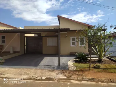 Casa de Condomínio com 3 Quartos para alugar, 100m² no Jardim Decolores, Trindade