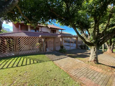 Casa com 4 Quartos para alugar, 253m² no Maria Goretti, Chapecó