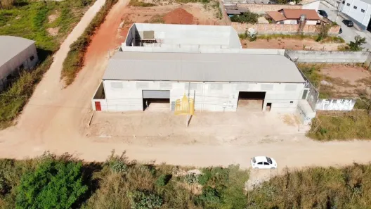 Galpão / Depósito / Armazém para venda ou aluguel, 720m² no Fernão Dias, Esmeraldas