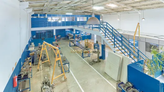 Galpão / Depósito / Armazém à venda, 725m² no Iná, São José dos Pinhais