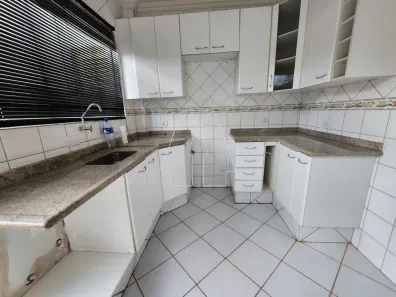 Sobrado com 4 Quartos para alugar, 315m² no Santana, Araçatuba