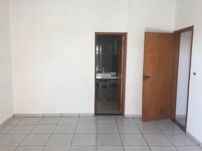 Fazenda / Sítio / Chácara com 3 Quartos à venda, 140m² no Chácara Recreio Floresta, Jaguariúna