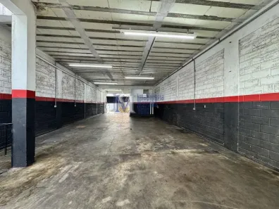 Galpão / Depósito / Armazém para alugar, 550m² no Jardim das Laranjeiras, Bragança Paulista