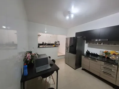 Sobrado com 4 Quartos à venda, 179m² no Parque Residencial das Andorinhas, Cosmópolis