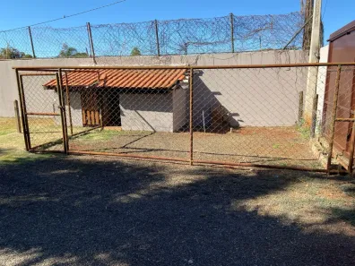 Fazenda / Sítio / Chácara com 2 Quartos para venda ou aluguel, 235m² no Jardim Senador Vergueiro, Limeira