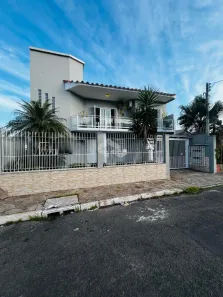 Casa com 4 Quartos à venda, 200m² no Niterói, Canoas