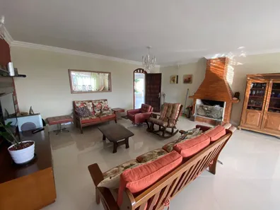 Fazenda / Sítio / Chácara com 3 Quartos para alugar, 3000m² no , Mairinque