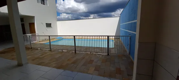 Loja / Salão / Ponto Comercial com 2 Quartos à venda, 330m² no Barreiro, Taubaté