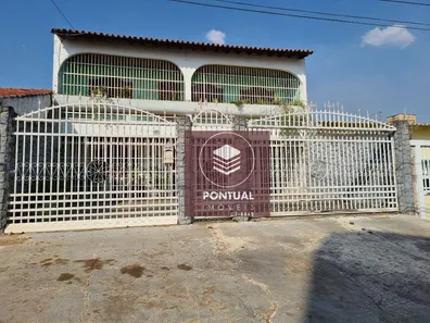 Sobrado com 4 Quartos à venda, 450m² no Taguatinga Norte, Brasília