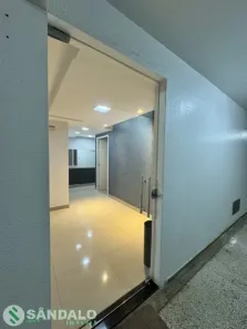 Conjunto Comercial / Sala para alugar, 51m² no Zona 03, Maringá