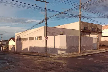 Loja / Salão / Ponto Comercial com 1 Quarto à venda, 160m² no Vila São Vicente, Uberaba