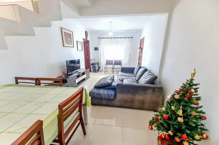Sobrado com 3 Quartos à venda, 119m² no Colônia Faria, Colombo